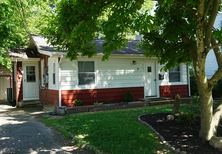 46 Roosevelt Ave — Photo 1