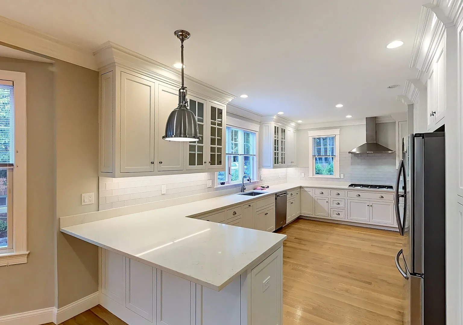 5 bed, 3.5 bath, 2375 sqft, $10,500 — Photo 2