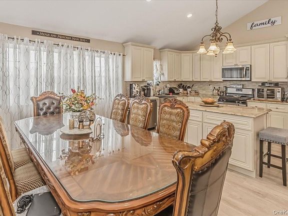 4th image of 4460 Merrick Road