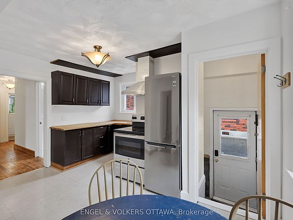 4th image of 267 Granville St