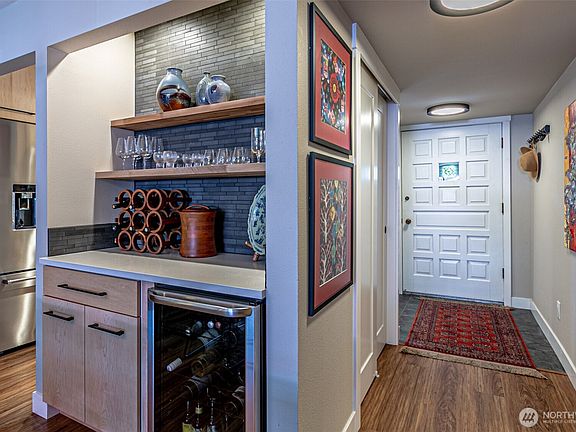 3rd image of 1372 Bel Air Road #27