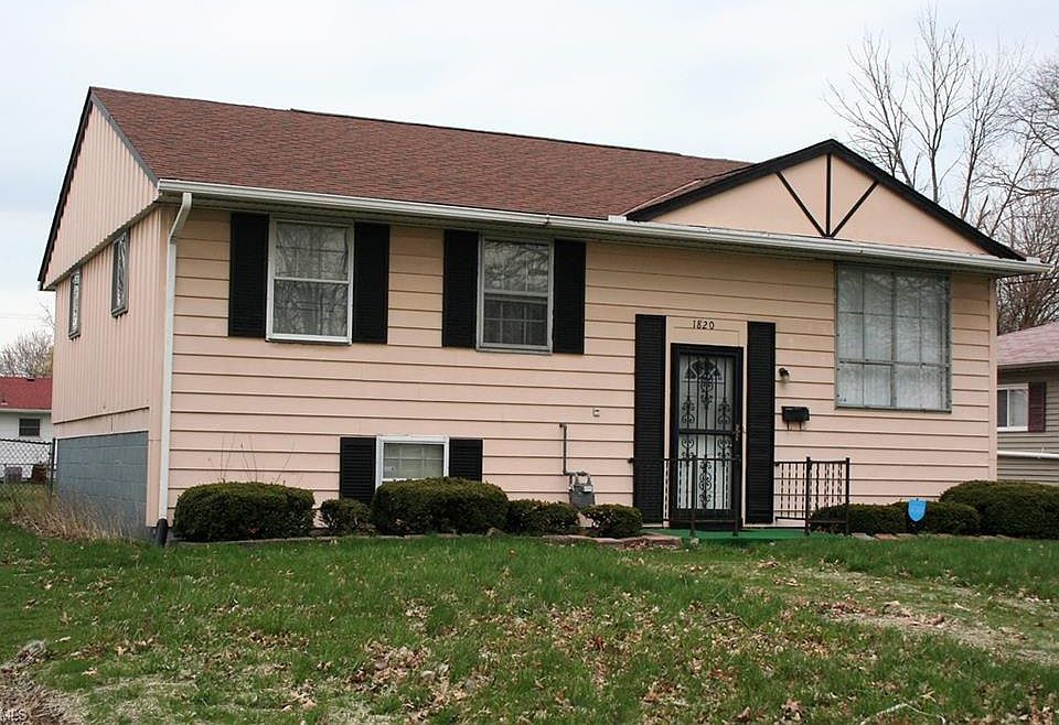 1st image of 1820 W 22nd St