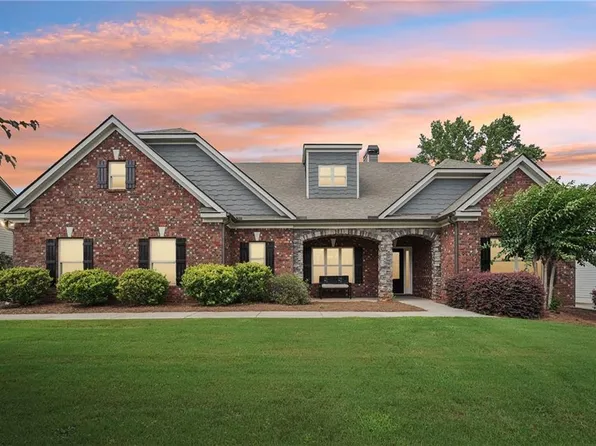 8240 Post Oak Ln, Gainesville, GA 30506