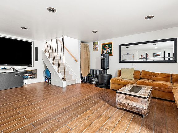 5th image of 101 Dikeman St