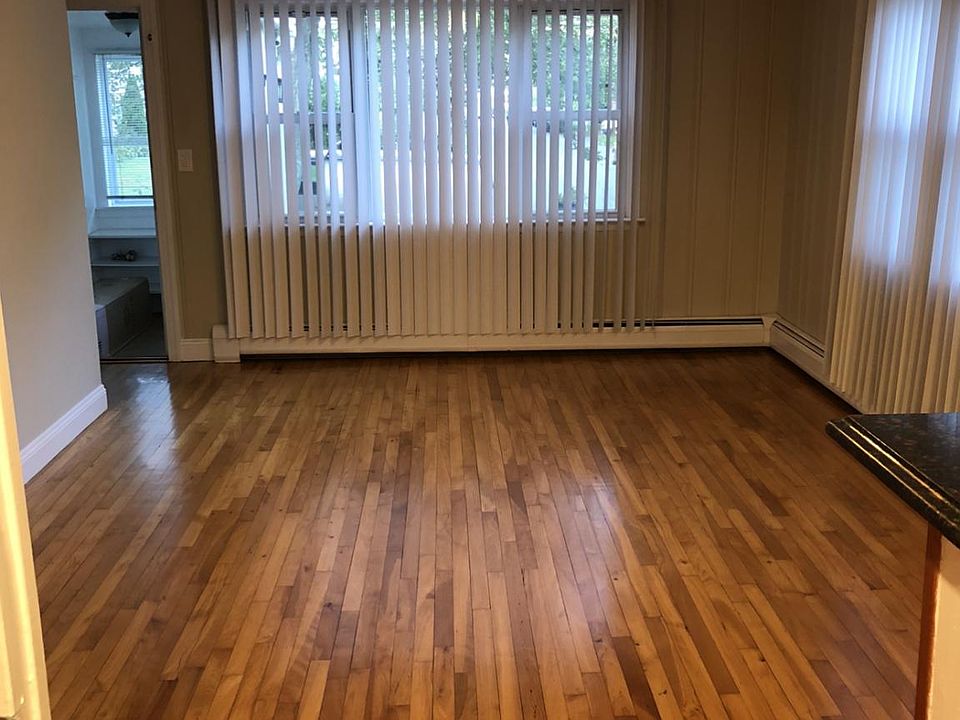 Front entry/dining room