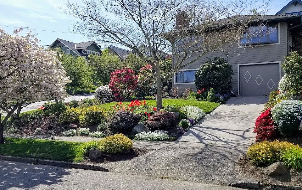 1st image of 2617 Queen Anne Avenue N