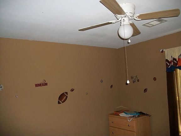 5th image of 302 Hilltop Dr