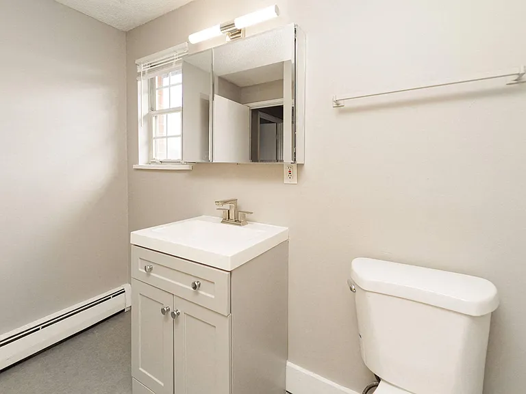 BAY SHORE APARTMENTS — Photo 17