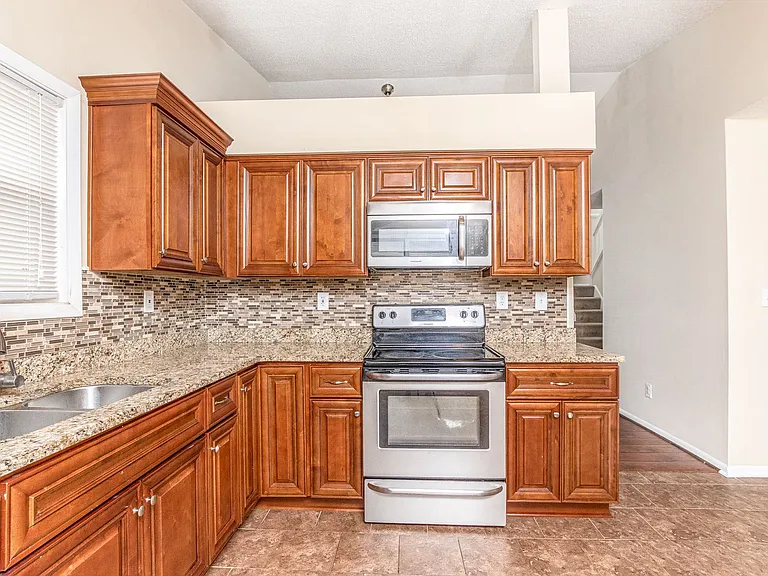 3864 Meadowbrook Ct — Photo 4