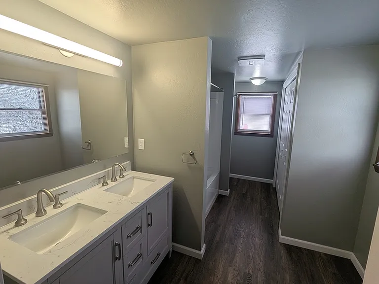520 E Washington St — Photo 26