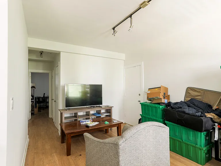511 W Belmont Ave #23 — Photo 8