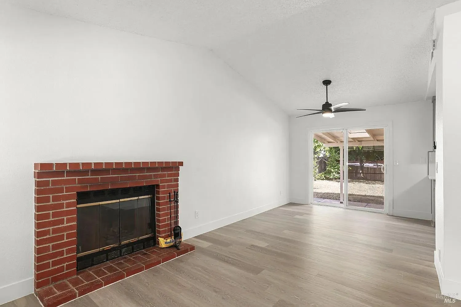 Modern Spacious 3 Bed/2 Bath Single Family Home in Vacaville, CA. Available Now! — Photo 4