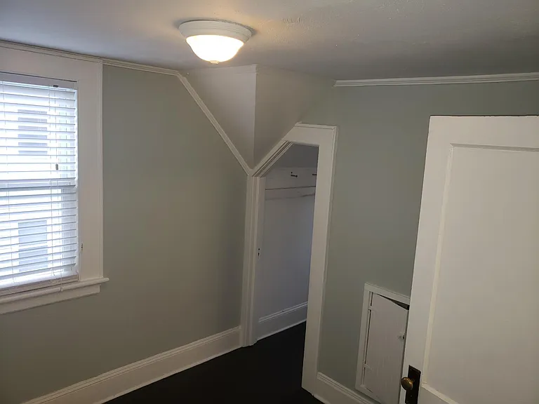 961 E Broadway — Photo 38