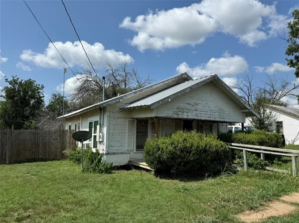 308 E 4th St, Coleman, TX 76834