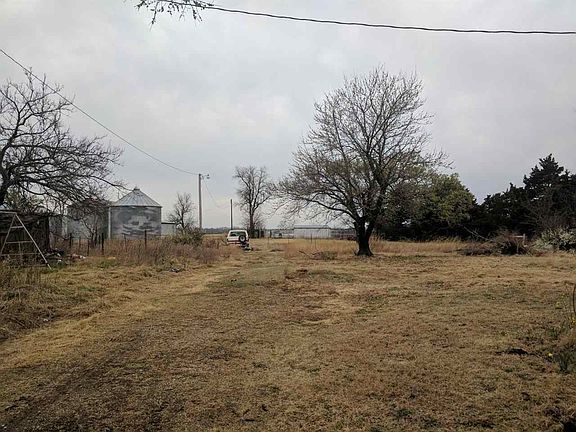 4th image of 663 E 170th St S