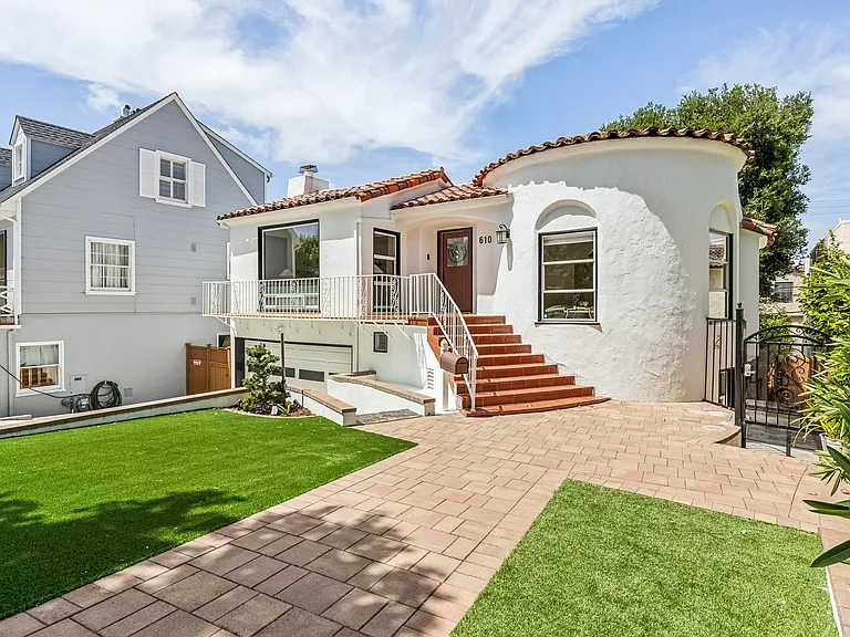610 Hillcrest Blvd — Photo 1