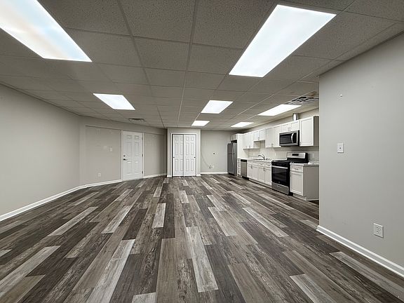 4th image of 1035 Manchester Ave #15