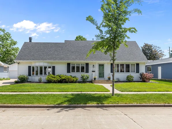 2714 Elmwood Ct, Appleton, WI 54911