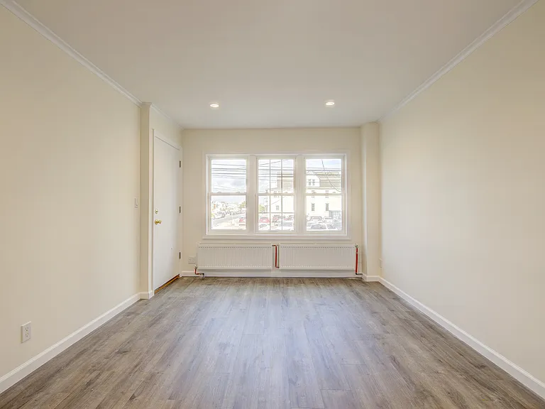 670 W Broadway #2 — Photo 5