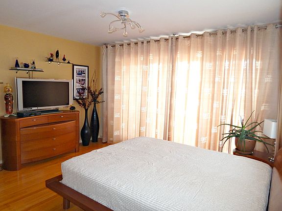 4th image of 1901 Voorhies Ave APT 6
