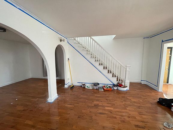 2nd image of 304 Sommerville Pl