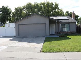 165 S Roxie Dr, Ripon, CA 95366