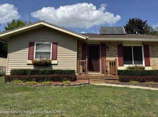 4305 Old Castle Cir, Lansing, MI 48911