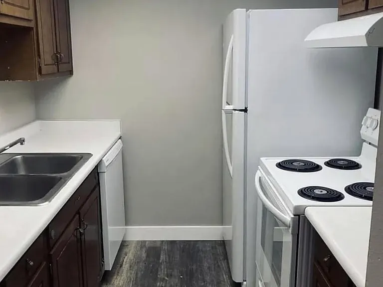 2403 Grandview Pl — Photo 5