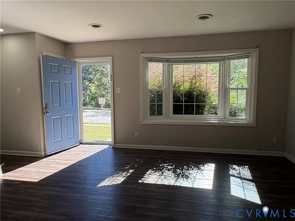 3 bed, 1.5 bath, 1400 sqft, $1,750 — Photo 2