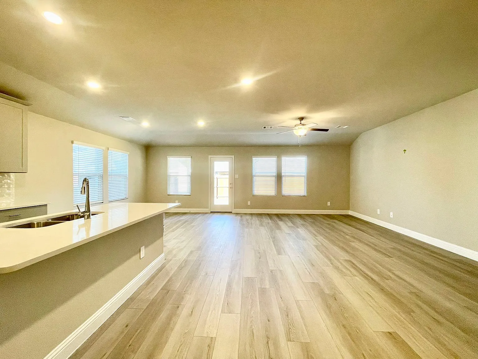 4 bed, 2059 sqft, $2,400 — Photo 3