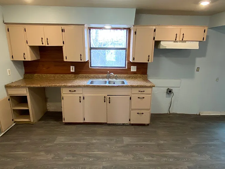216 W Avenue C — Photo 18