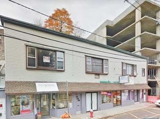 1044 River Rd, Edgewater, NJ 07020