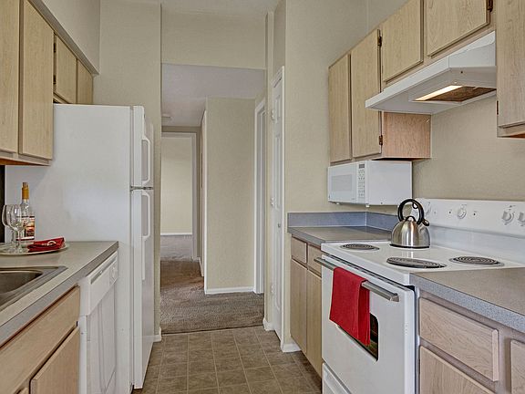 Camelback Pointe Kitchen Aisle View