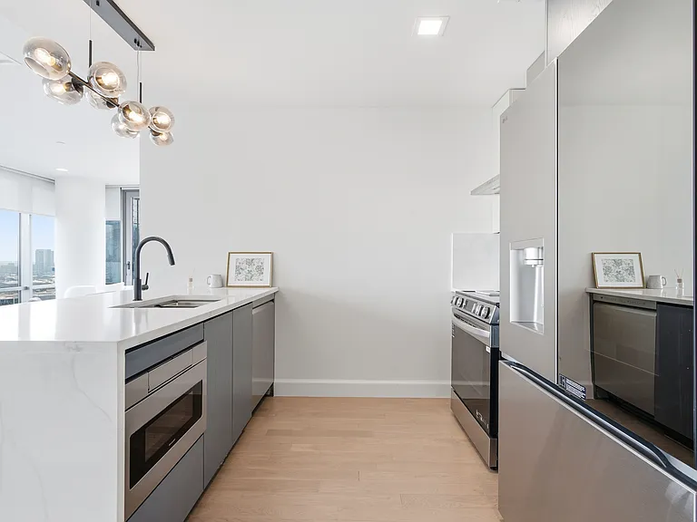628 Summit Ave #1 — Photo 49