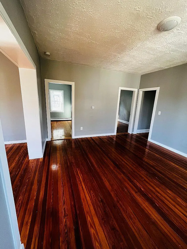 3 bed, 1300 sqft, $1,950 — Photo 4