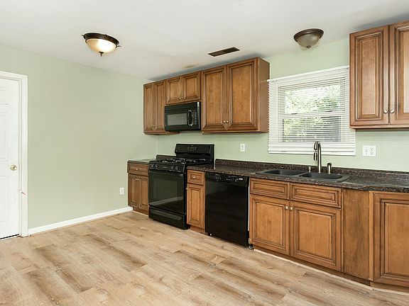 2nd image of 33496 Kirby St