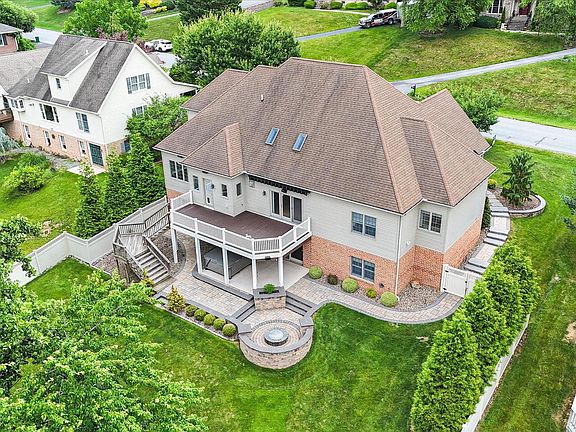4th image of 11067 Weatherstone Dr