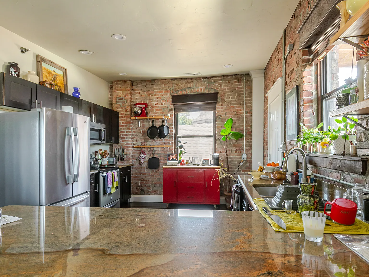2 bed, 1800 sqft, $2,100 — Photo 2
