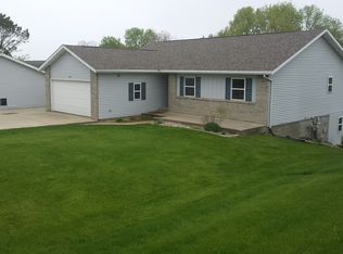 206 Valleyview Dr, Guttenberg, IA 52052