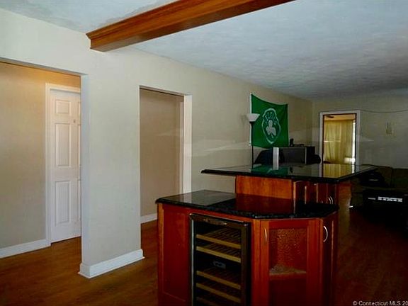 5th image of 22 Lillian Dr