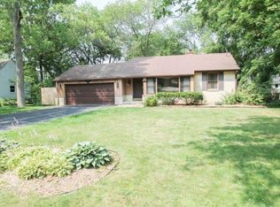 8131 N Navajo Rd, Fox Pt, WI 53217