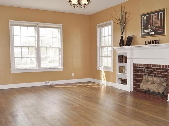 2nd image of 402 West 8th St