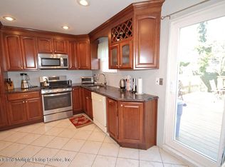 1656 Forest Hill Rd, Staten Island, NY 10314