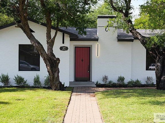 2nd image of 37 Poinsettia Pl