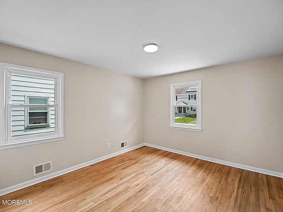5th image of 813 Union St