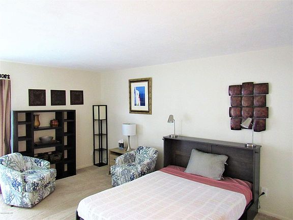 3rd image of 221 Columbia Dr APT 337