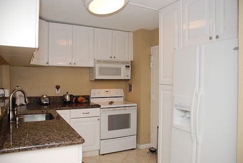 OPEN KITCHEN
