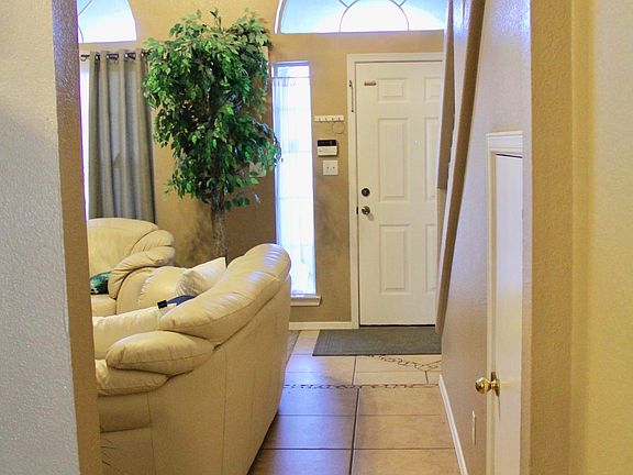 4th image of 3613 Lantana Ln