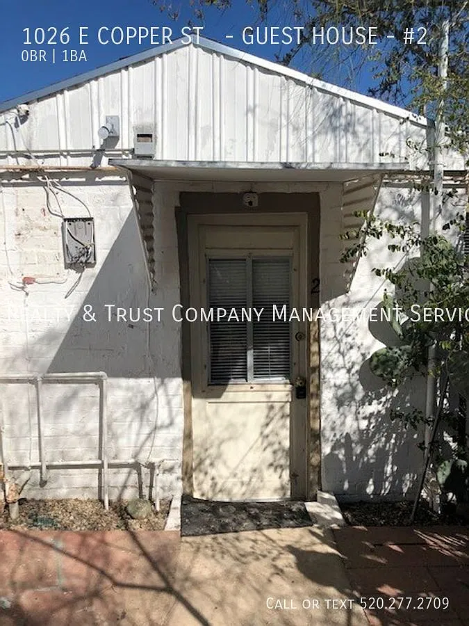 Guest House Studio - Entrance and parking off alley — Photo 1
