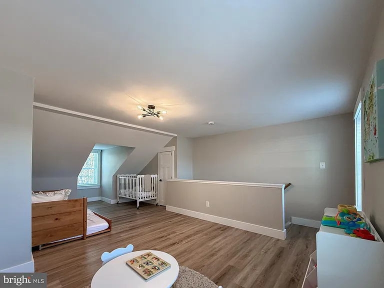 521 Locust St — Photo 30